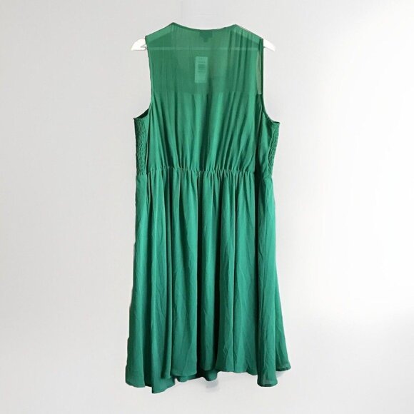 Torrid Women's Green V-Neck Sleeveless‎ Chiffon Smock Front Skater Dress Size 2 - Picture 7 of 11